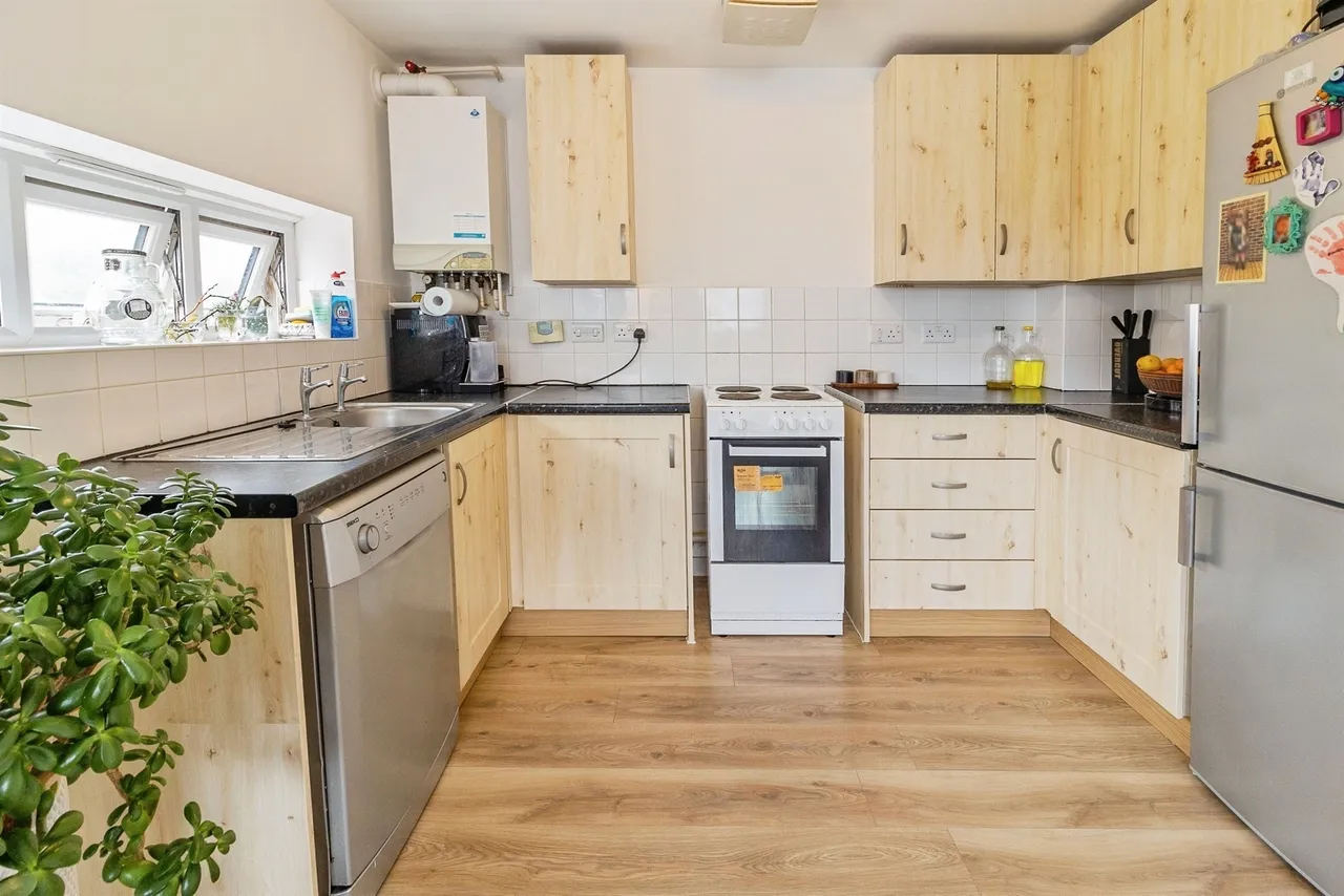 Warwick Avenue, Broughton, MK10, photo 6