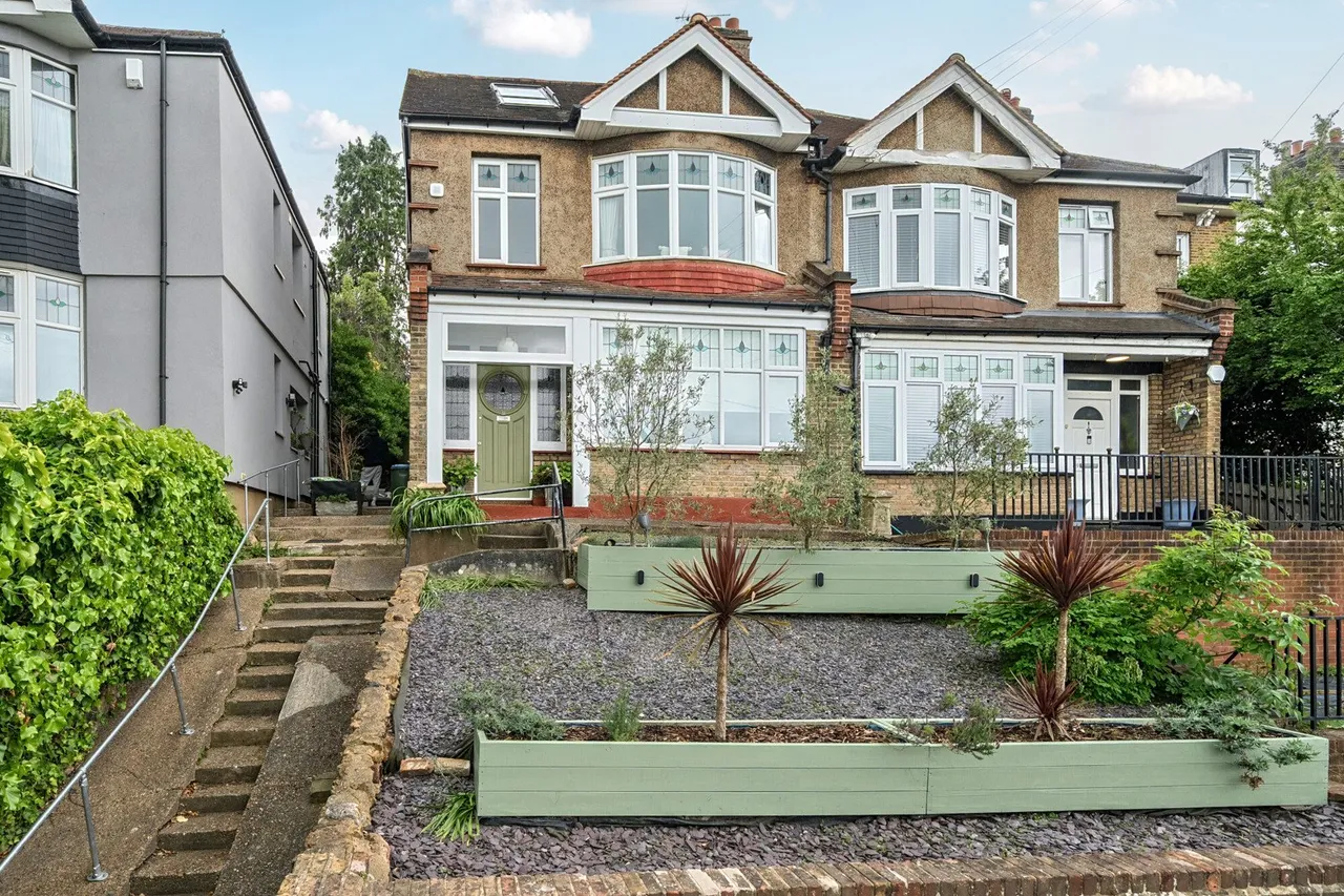 4 bed house for sale — Cantwell Road, SE18