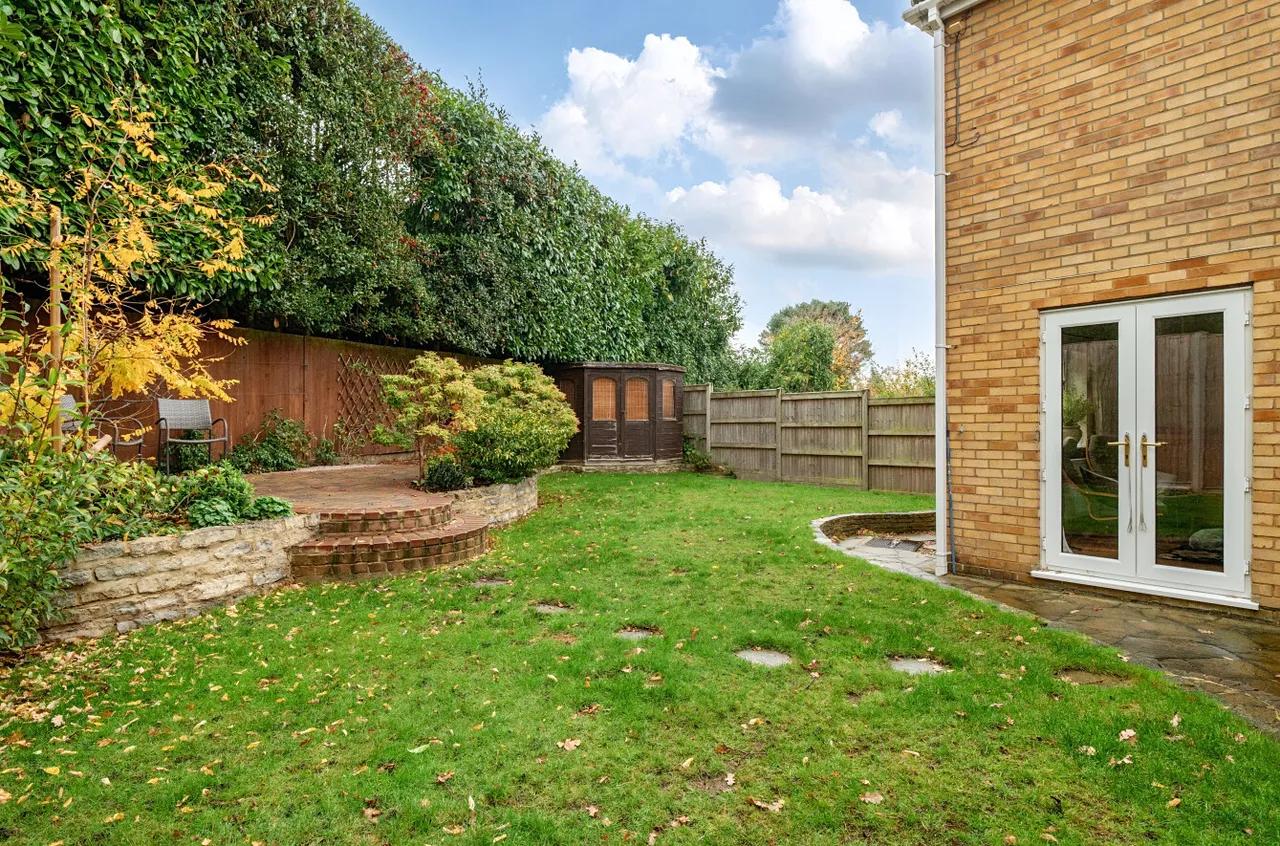 Turnville Close, Lightwater, Surrey, GU18 5UA, photo 10