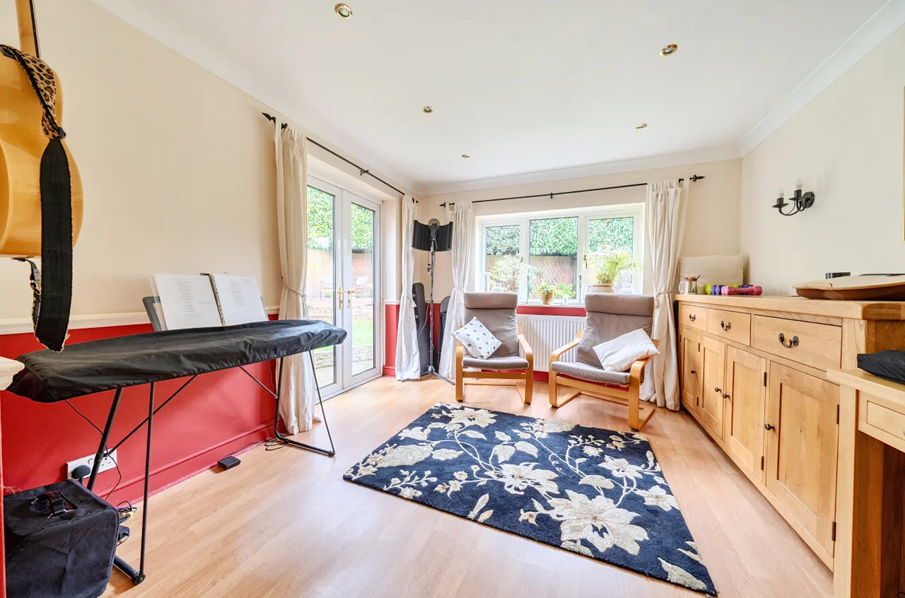 Turnville Close, Lightwater, Surrey, GU18 5UA, photo 8
