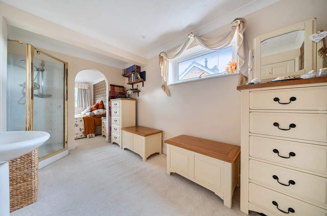 Turnville Close, Lightwater, Surrey, GU18 5UA, photo 7