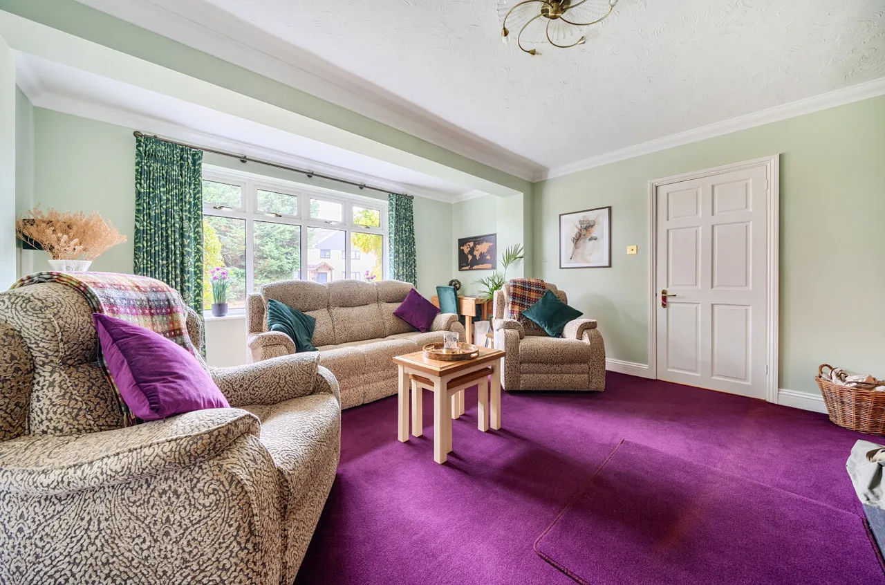 Turnville Close, Lightwater, Surrey, GU18 5UA, photo 11