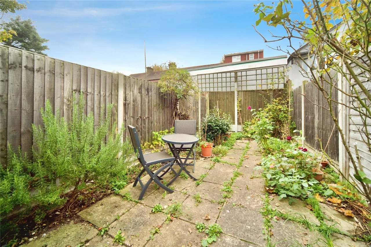 Gainsborough Avenue, Manor Park, London, E12, photo 12