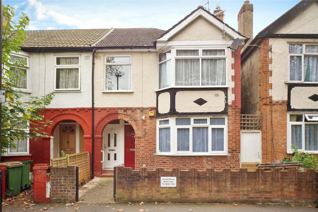 2 bed flat for sale — Gainsborough Avenue, Manor Park, London, E12