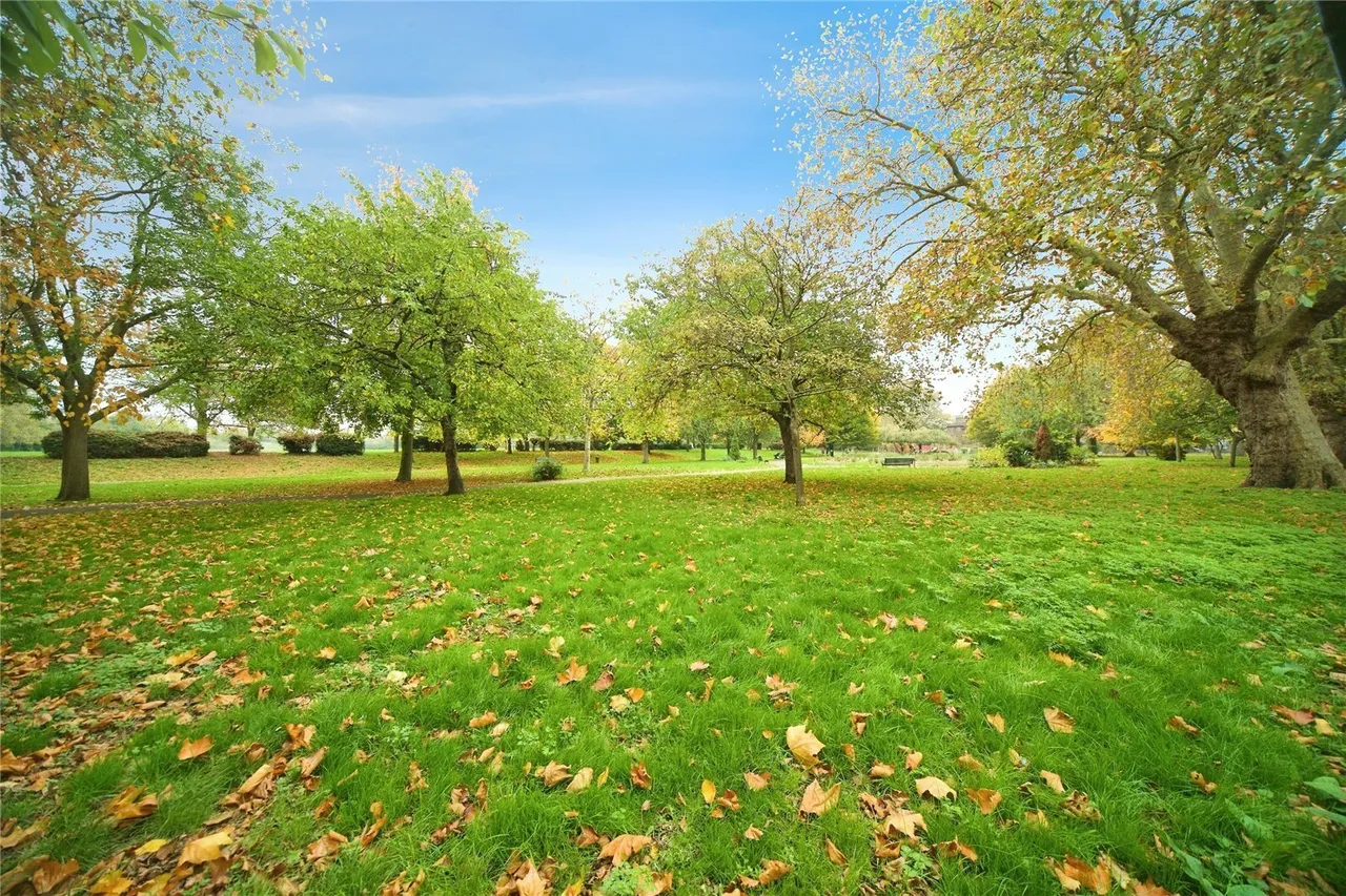Gainsborough Avenue, Manor Park, London, E12, photo 14