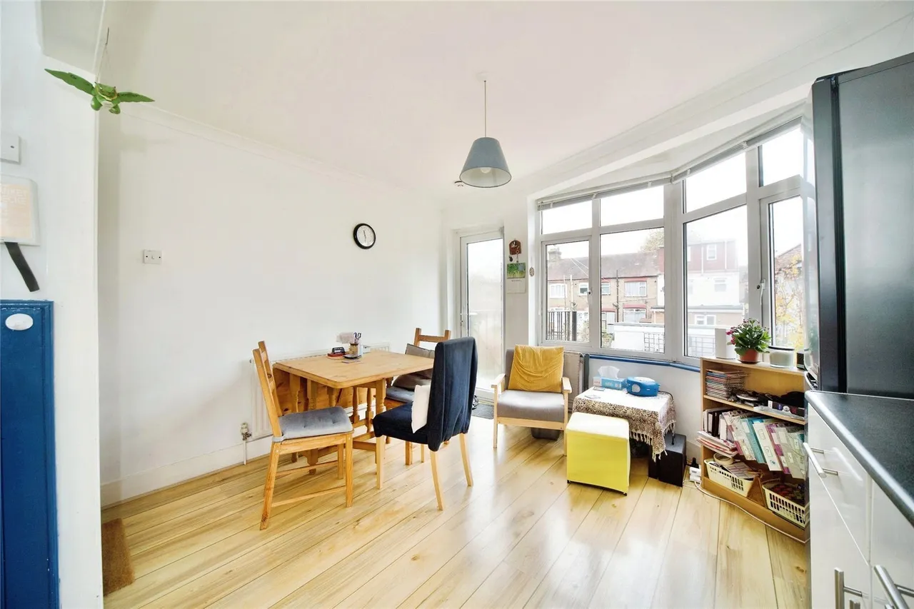 Gainsborough Avenue, Manor Park, London, E12, photo 2