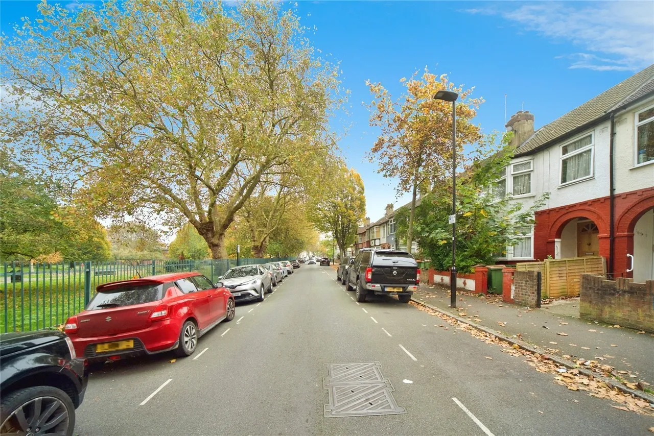 Gainsborough Avenue, Manor Park, London, E12, photo 13