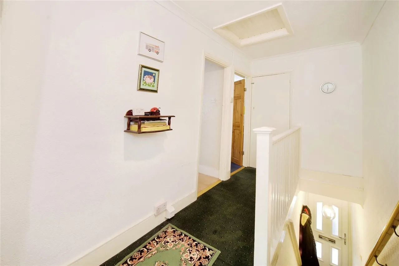 Gainsborough Avenue, Manor Park, London, E12, photo 10