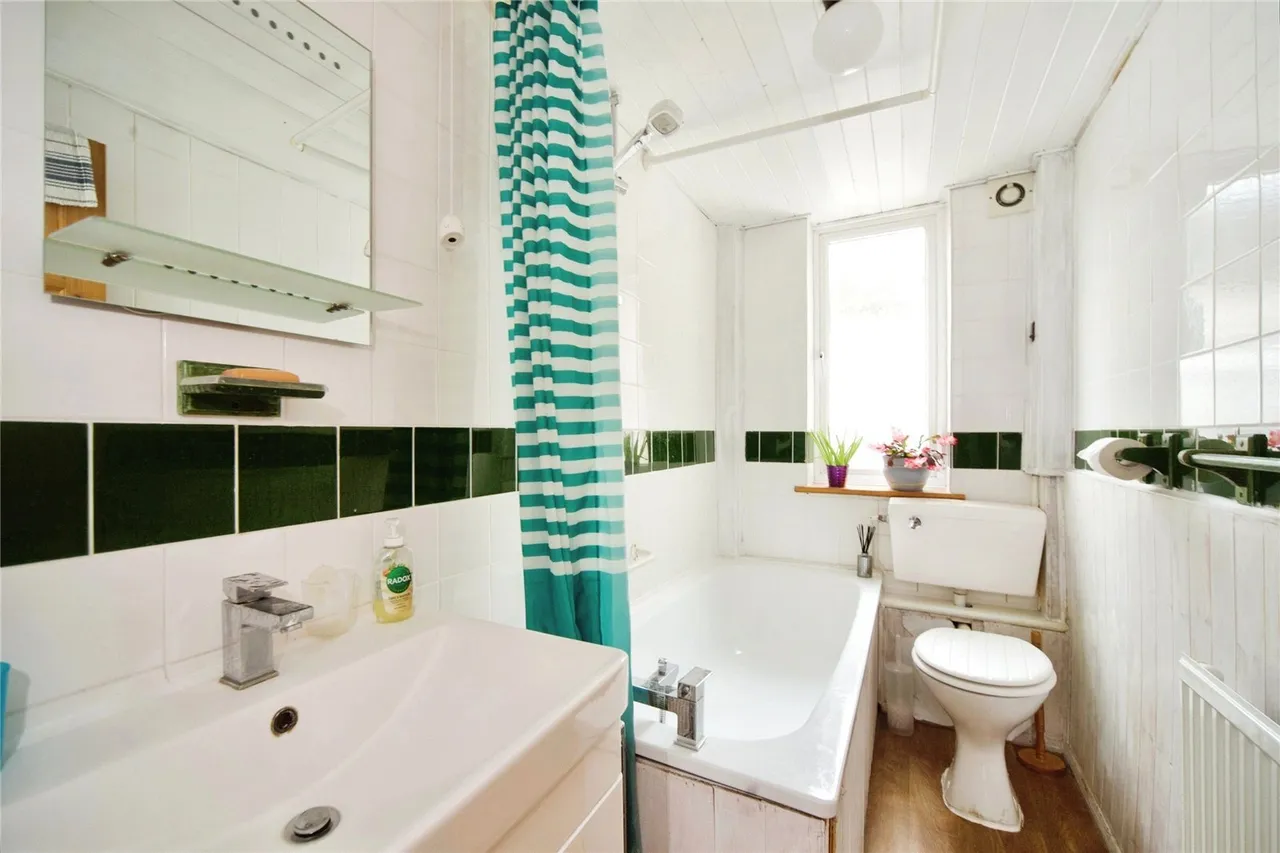 Gainsborough Avenue, Manor Park, London, E12, photo 9