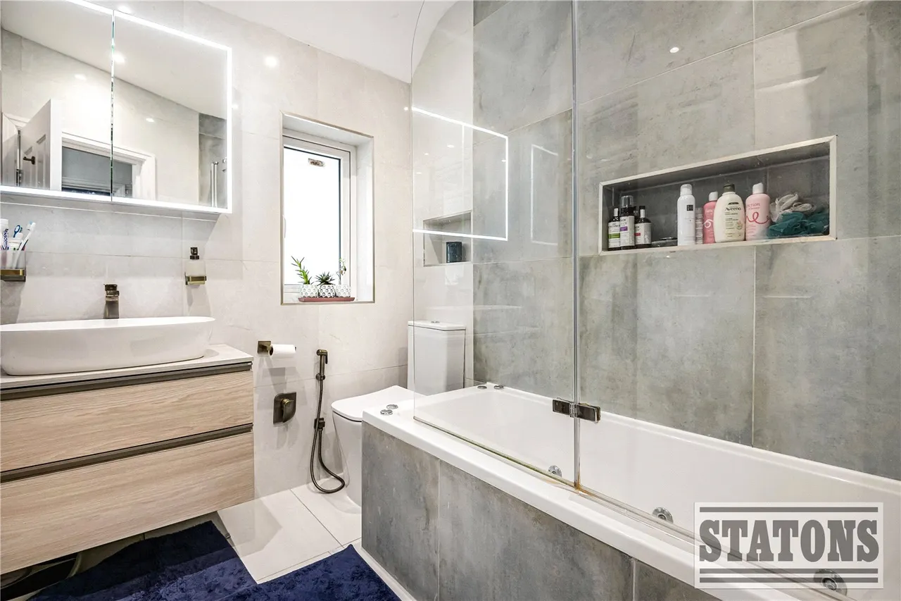 High Road, Whetstone, London, N20 9PT, photo 20