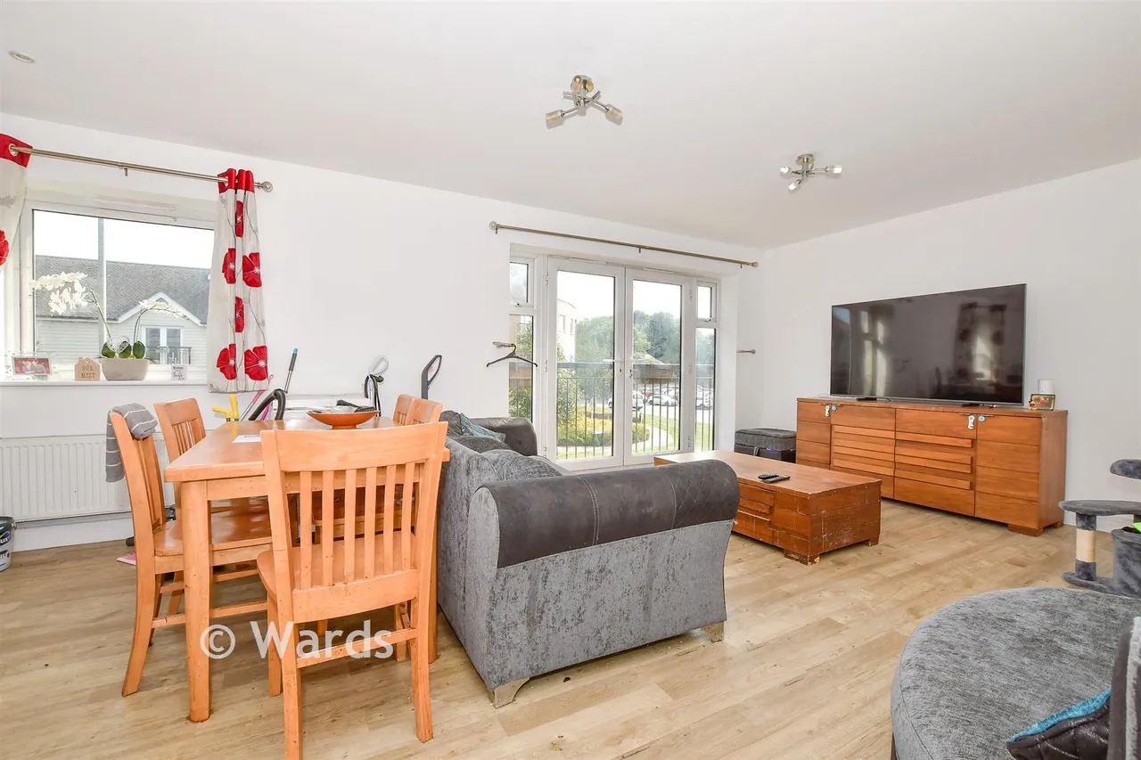 2 bed flat for sale, Buffkyn Way, Maidstone, ME15