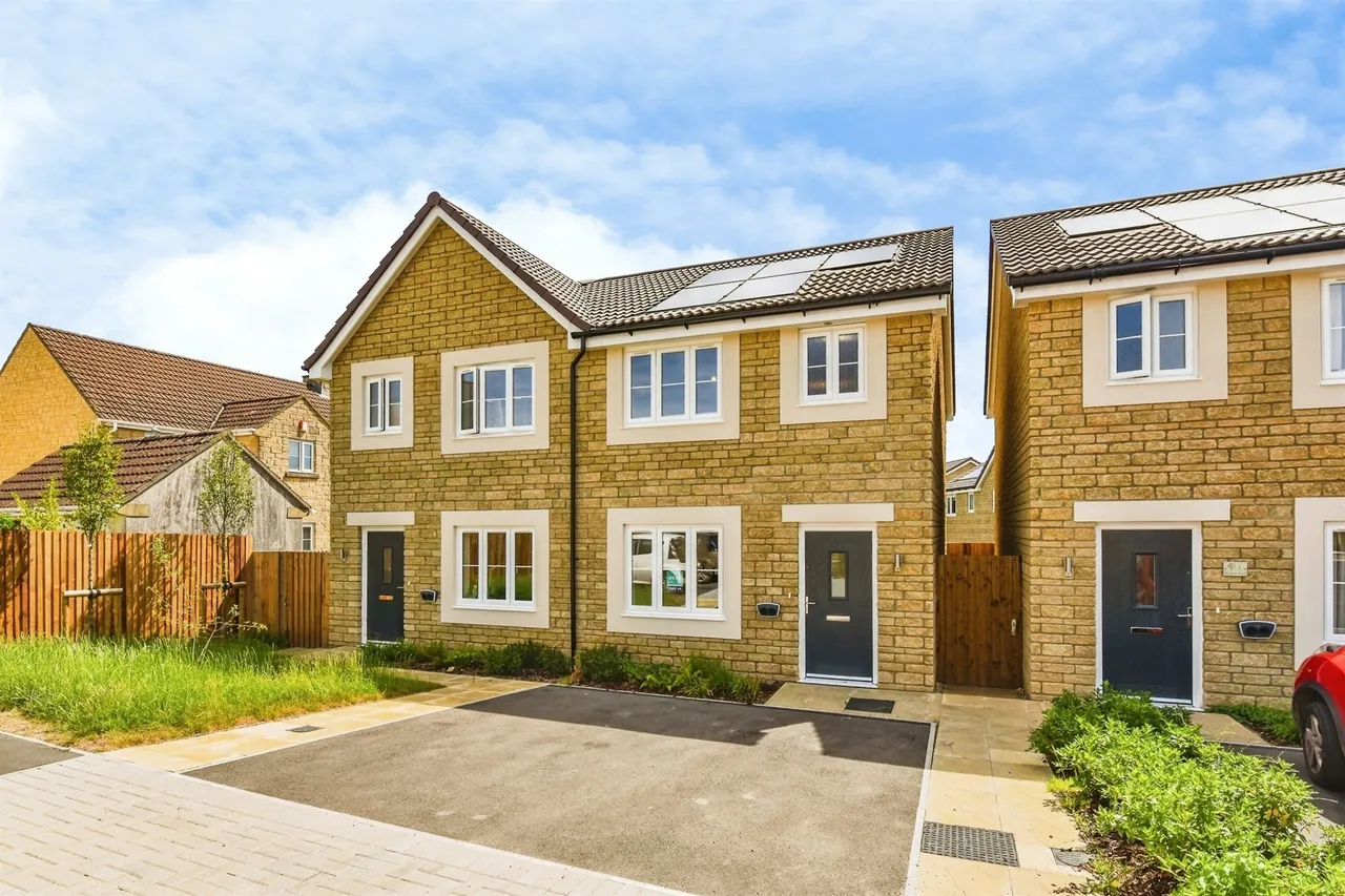 2 bed house for sale — Little Keyford Lane, Frome