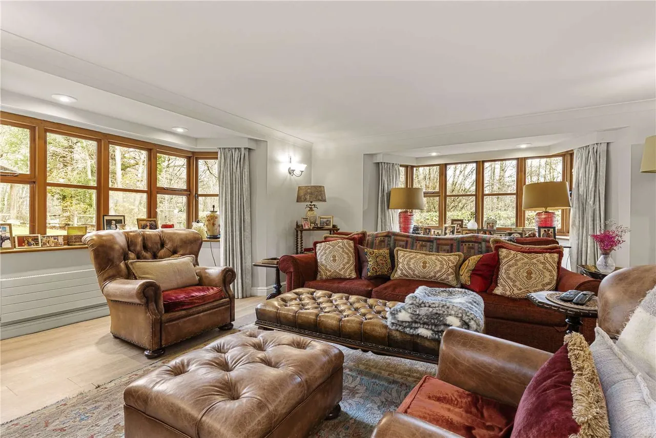 Roundhurst Lane, Haslemere, West Sussex, GU27 3BN, photo 2