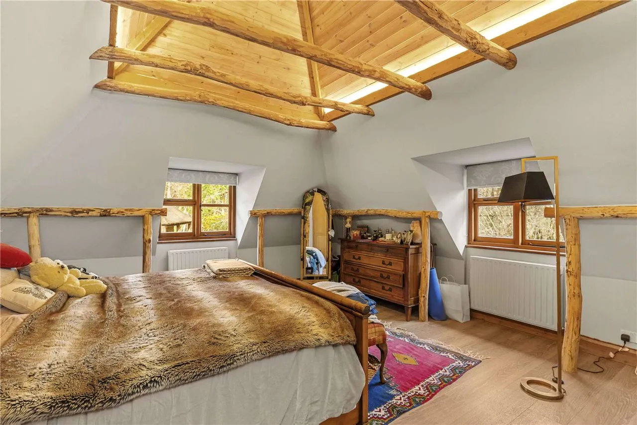 Roundhurst Lane, Haslemere, West Sussex, GU27 3BN, photo 10