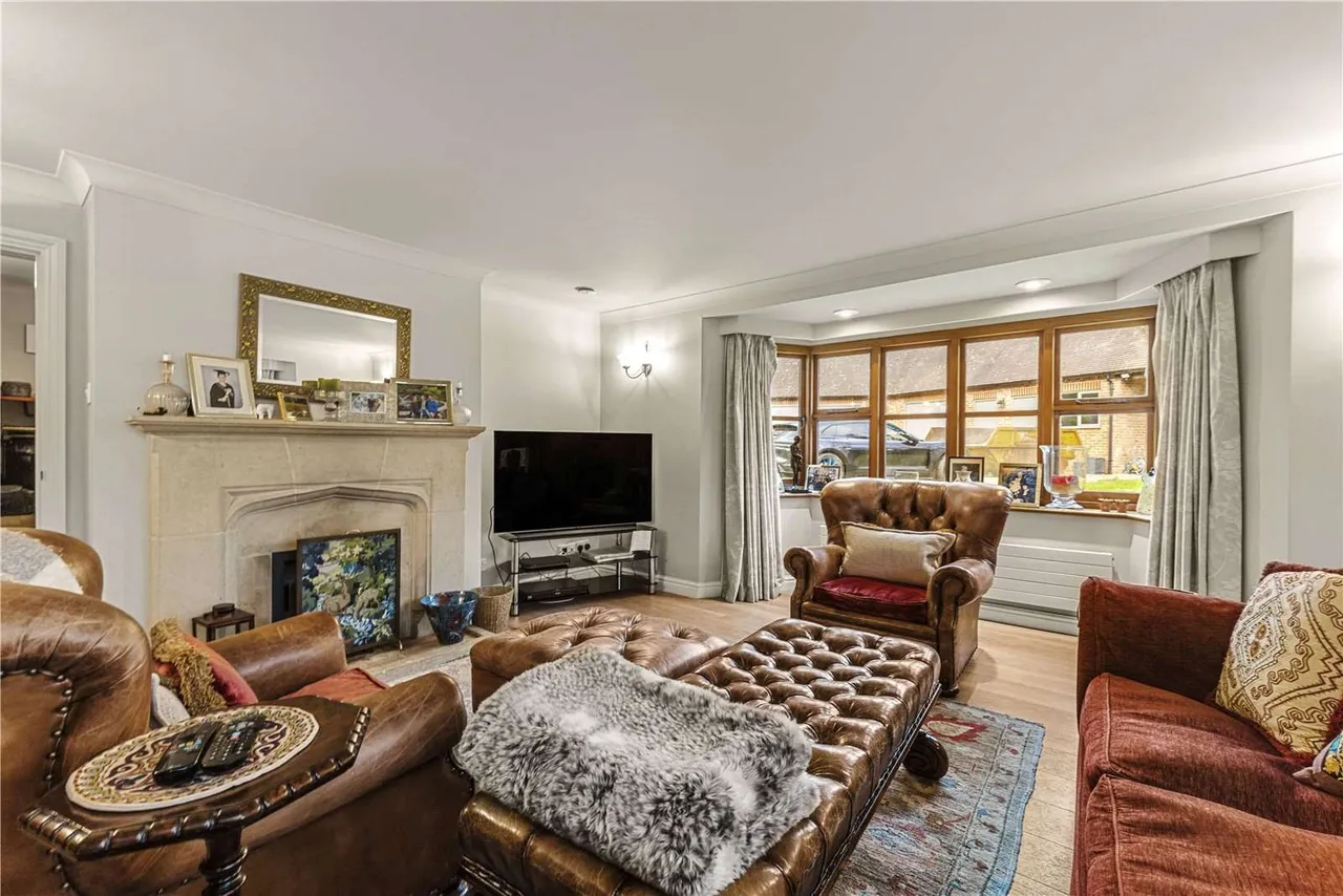 Roundhurst Lane, Haslemere, West Sussex, GU27 3BN, photo 6