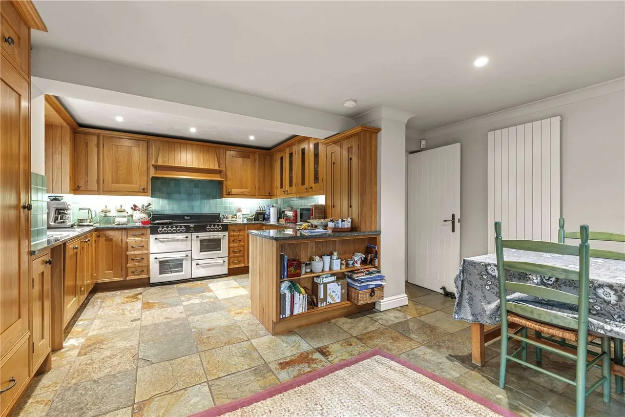 Roundhurst Lane, Haslemere, West Sussex, GU27 3BN, photo 4