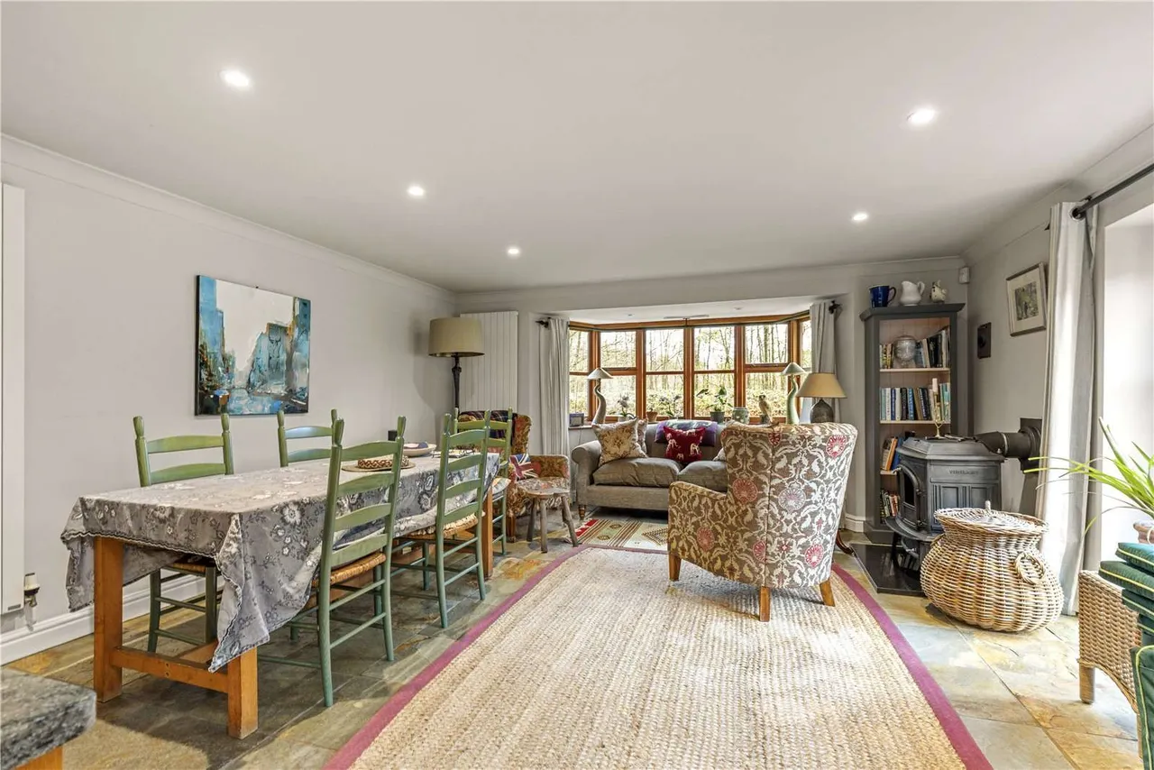 Roundhurst Lane, Haslemere, West Sussex, GU27 3BN, photo 7