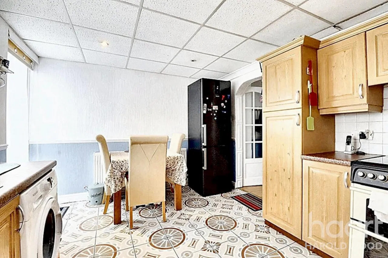 Mimosa Close, Harold Hill, RM3, photo 6
