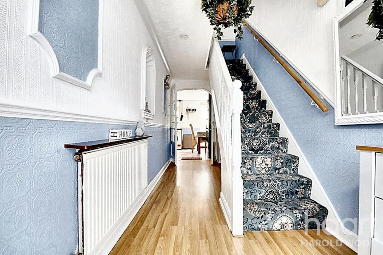 Mimosa Close, Harold Hill, RM3, photo 4