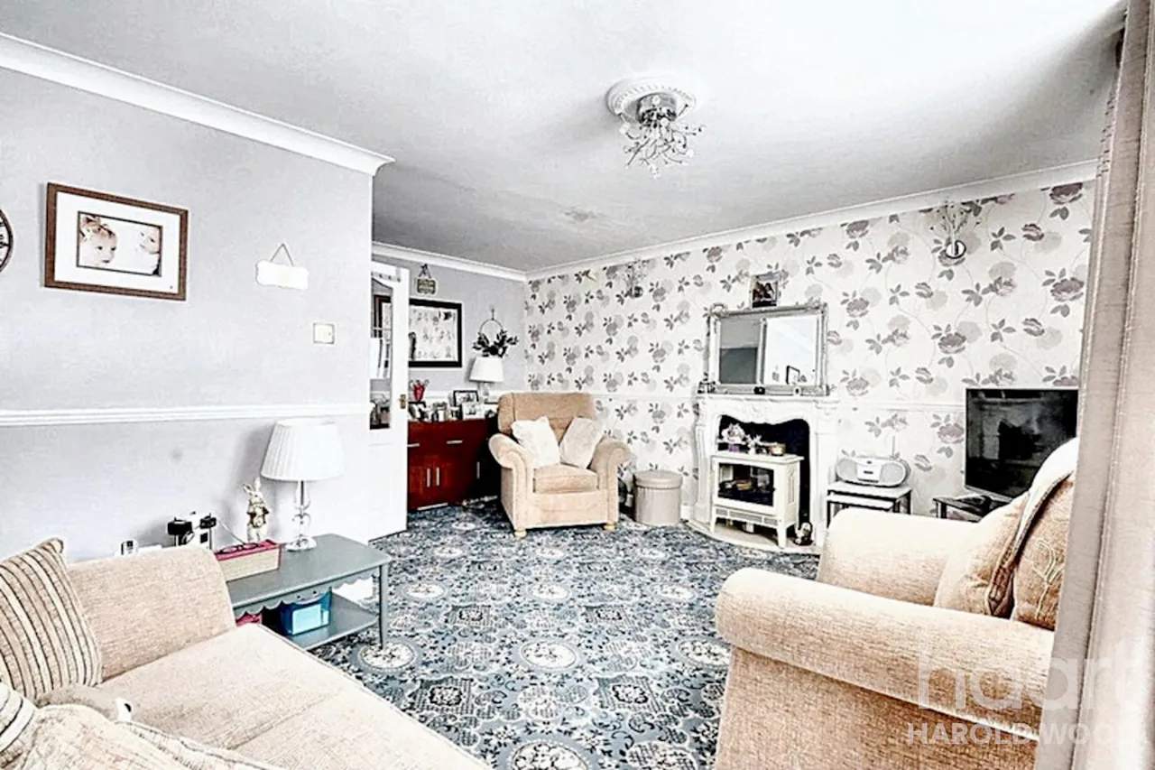 Mimosa Close, Harold Hill, RM3, photo 7