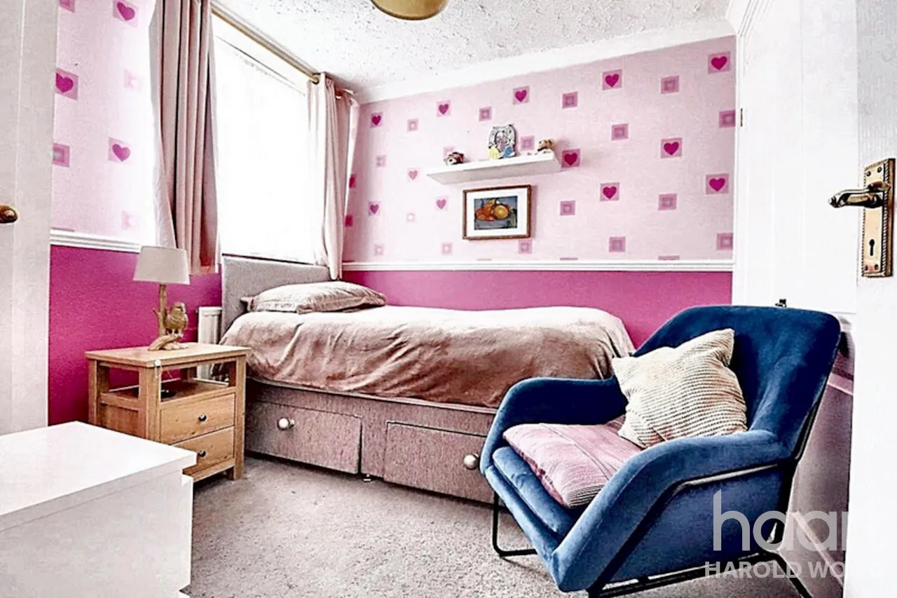 Mimosa Close, Harold Hill, RM3, photo 12