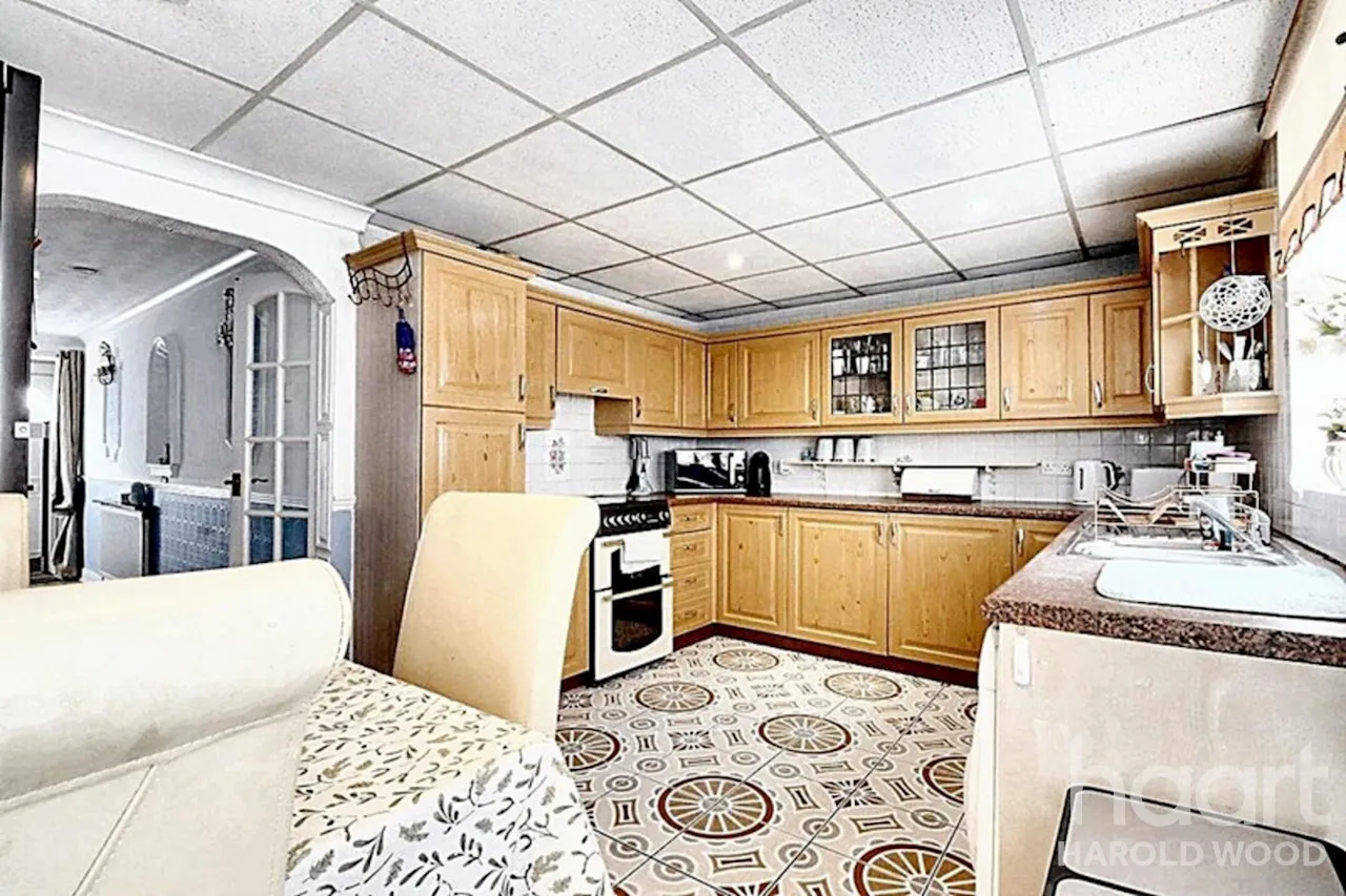 Mimosa Close, Harold Hill, RM3, photo 8