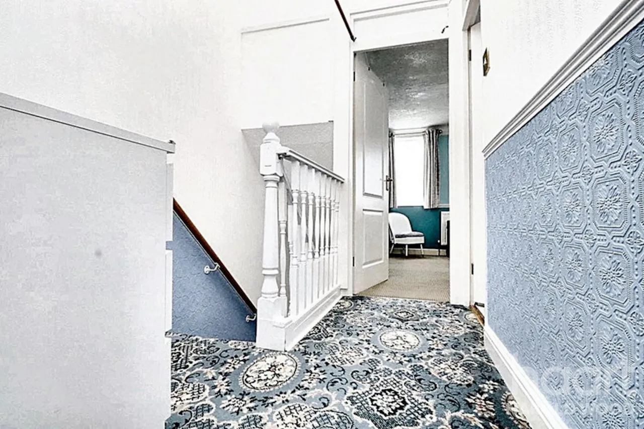 Mimosa Close, Harold Hill, RM3, photo 13