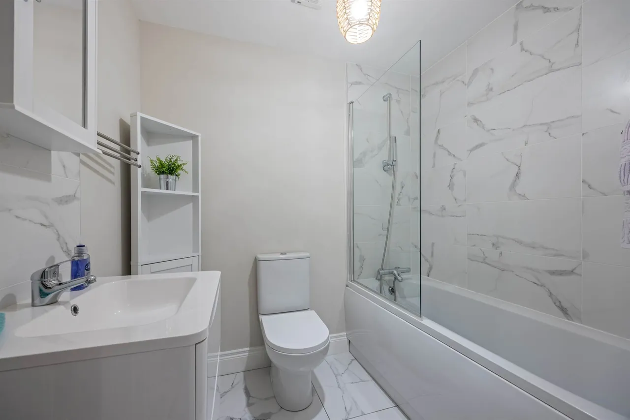 Upper Newtownards Road, Ballyhackamore, BT4, photo 15