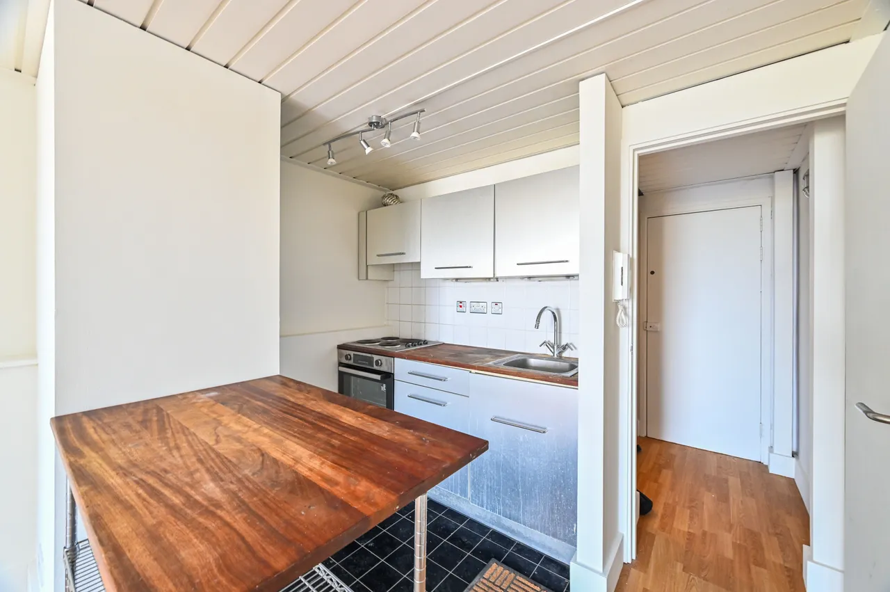 Flat 551 Manhattan Building, Bow Quarter, London, photo 4