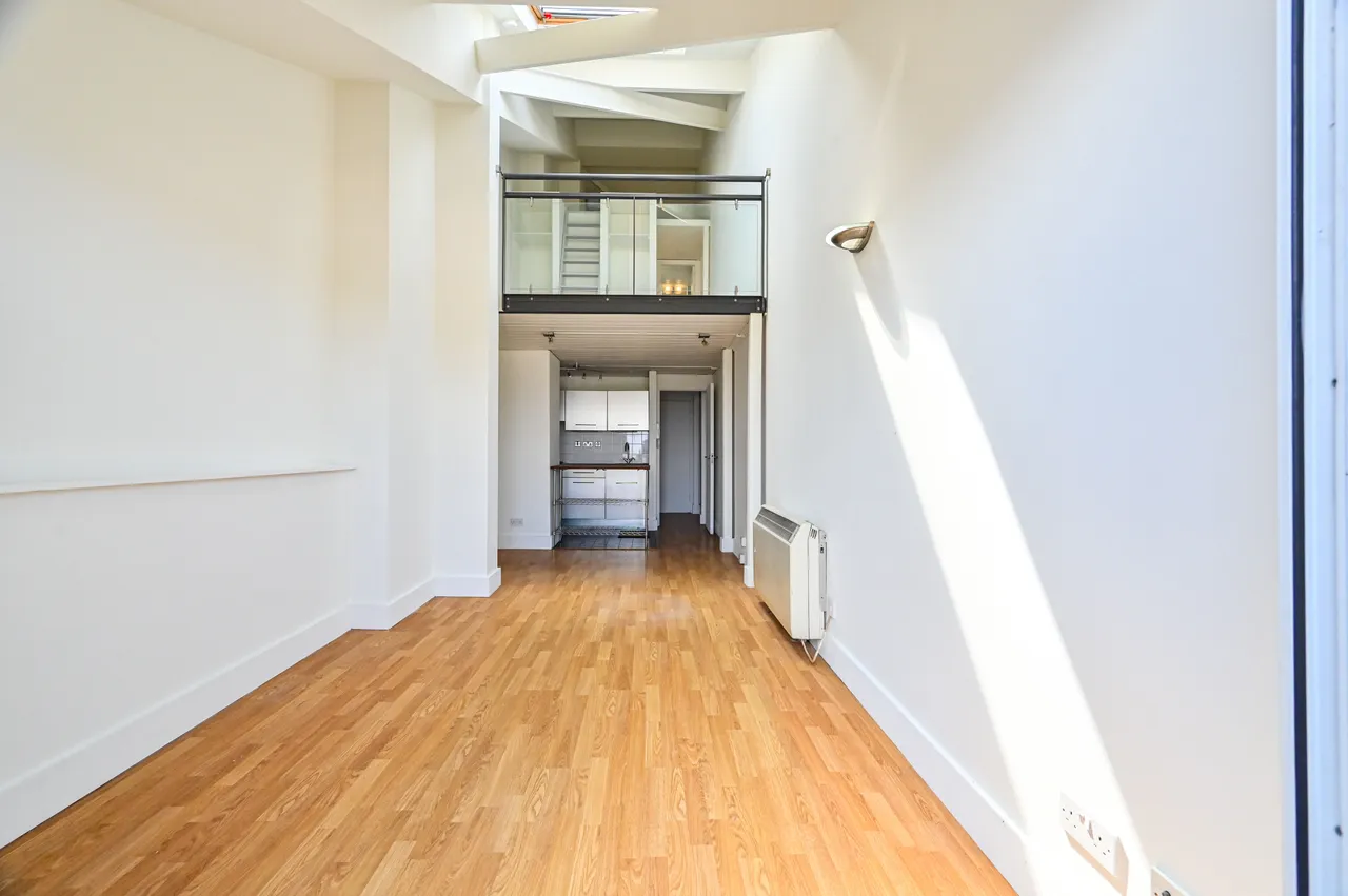Flat 551 Manhattan Building, Bow Quarter, London, photo 3