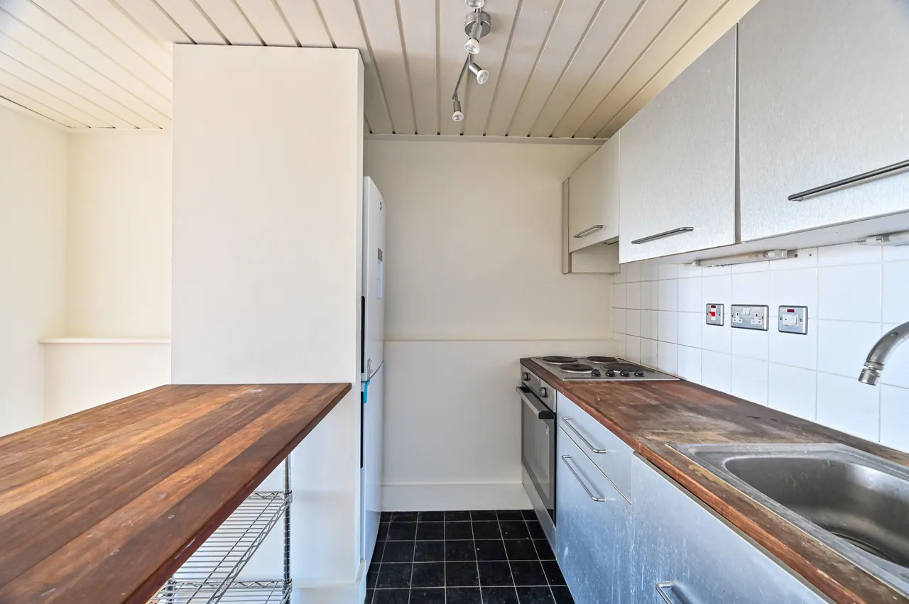 Flat 551 Manhattan Building, Bow Quarter, London, photo 10