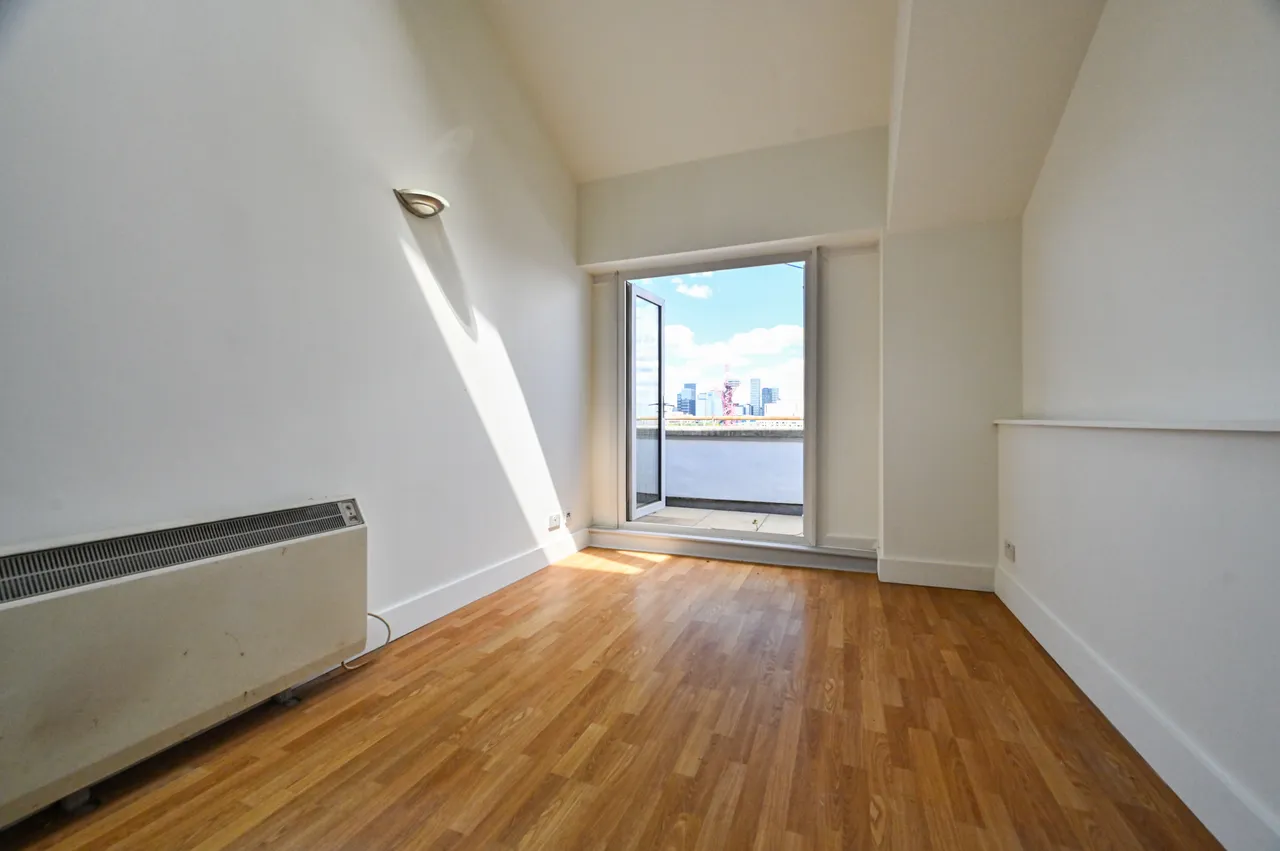 Flat 551 Manhattan Building, Bow Quarter, London, photo 2
