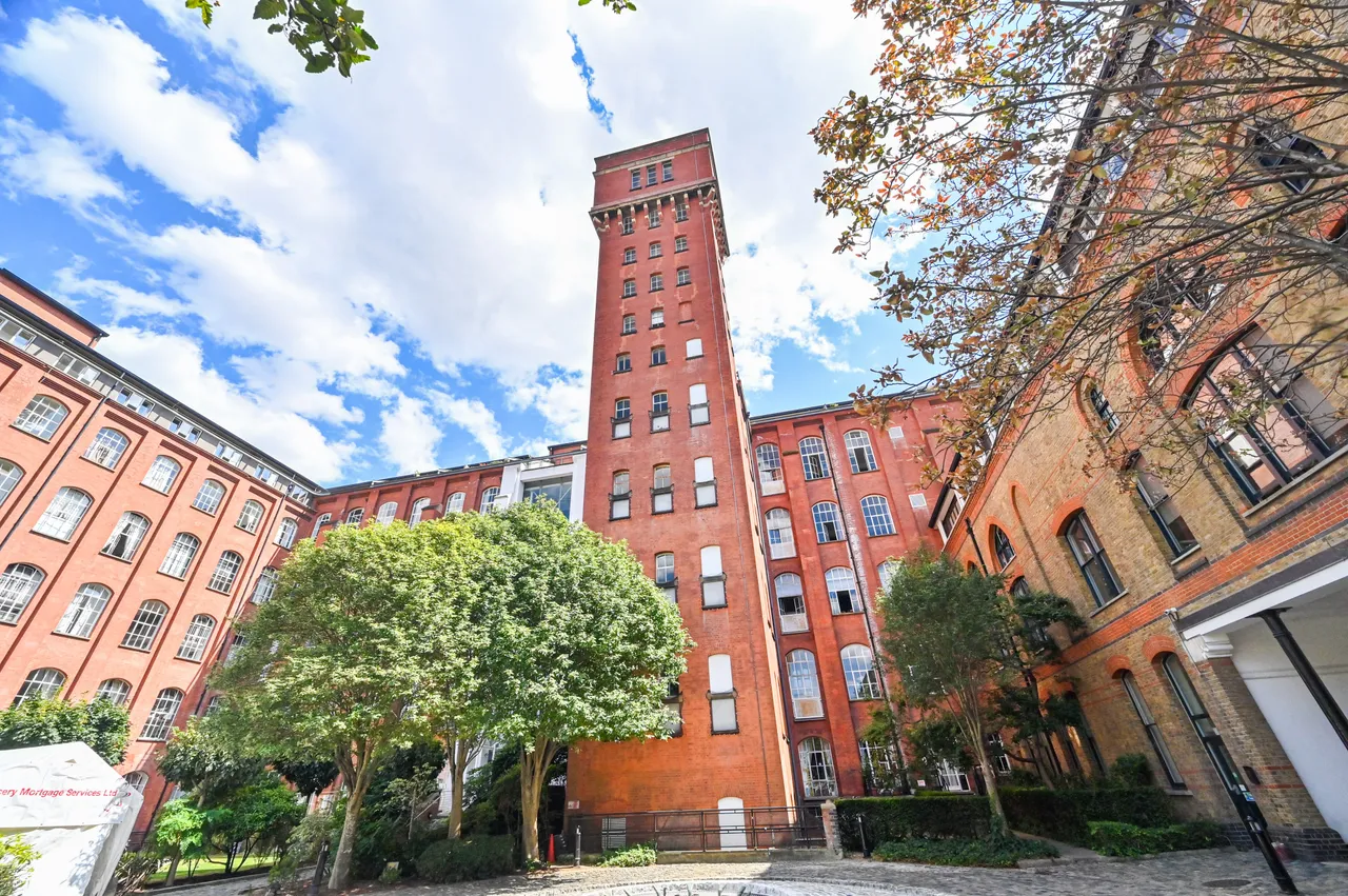 1 bed flat for sale — Flat 551 Manhattan Building, Bow Quarter, London