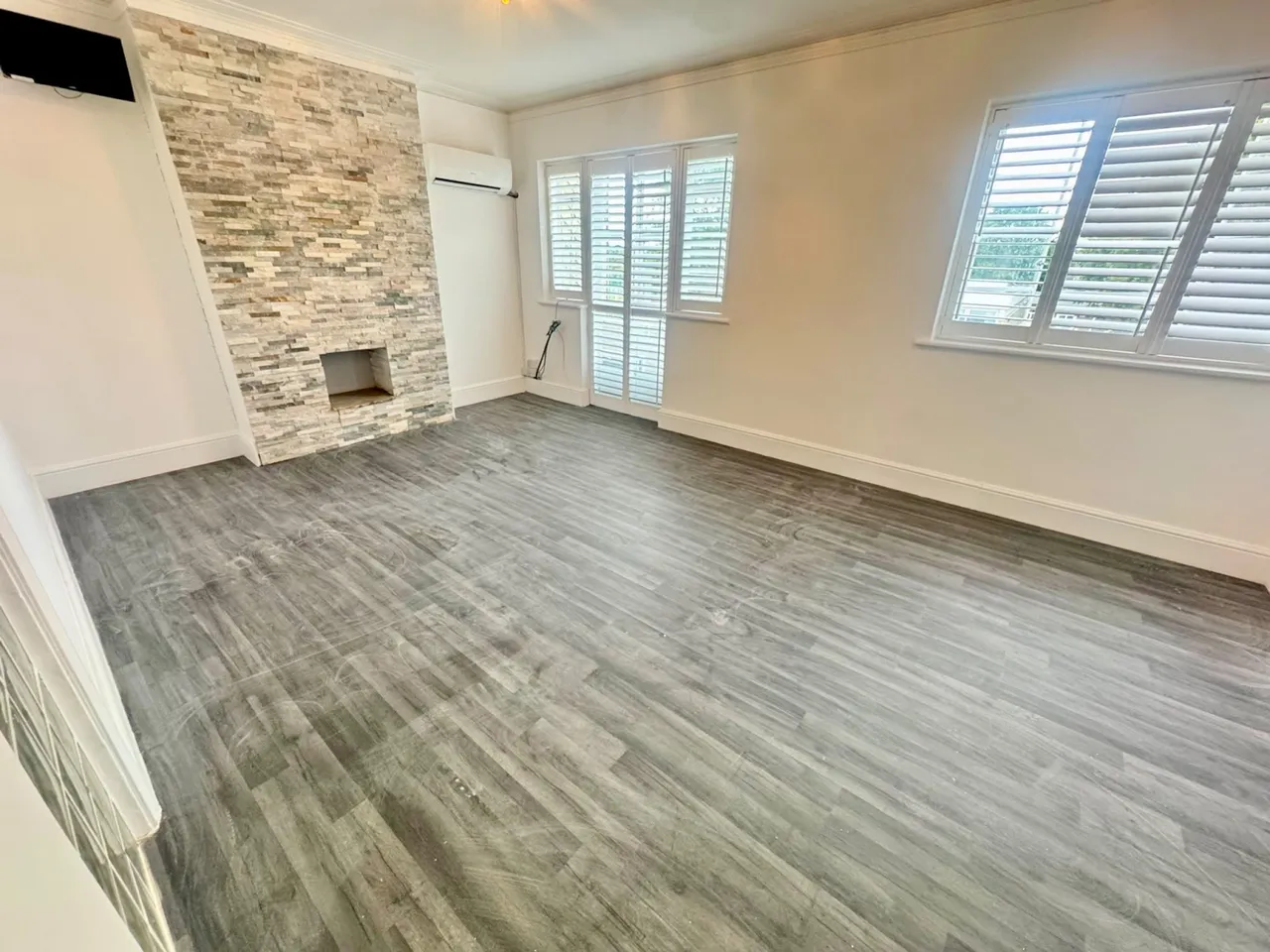 2 bed flat to rent, Byron Mansions, Upminster, RM14