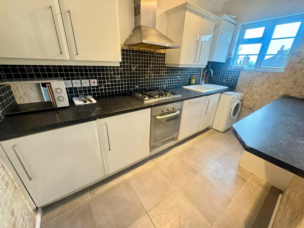 Byron Mansions, Upminster, RM14, photo 3