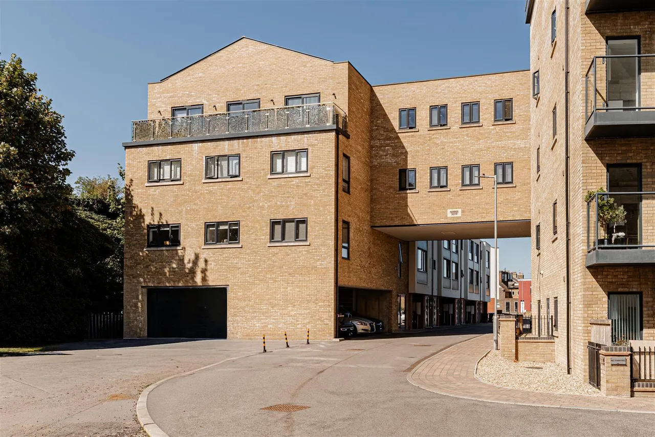 2 bed flat for sale — Millers Hill, Ramsgate, Kent, CT11 7EZ