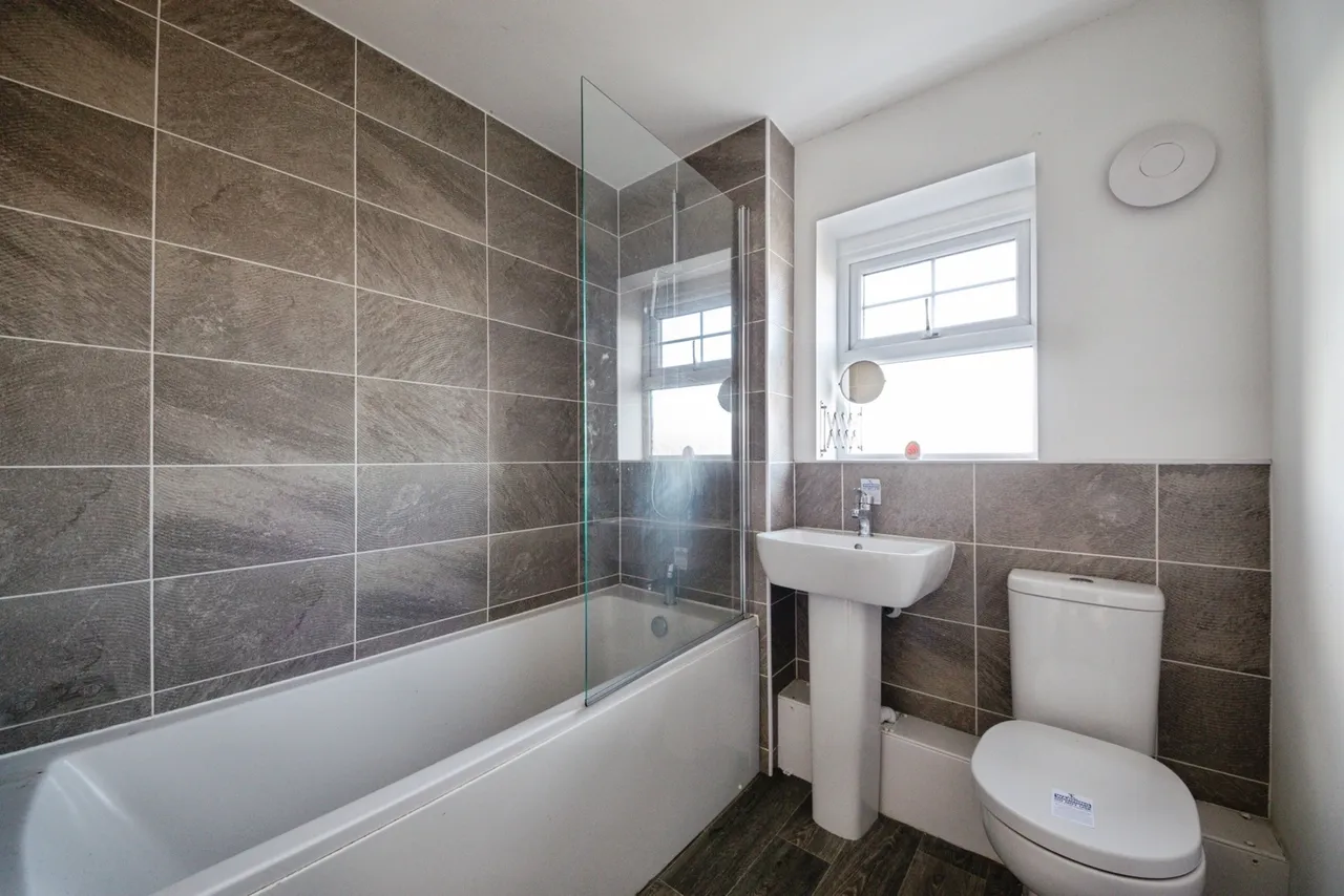 Exel Drive, Birmingham, West Midlands, B11, photo 2