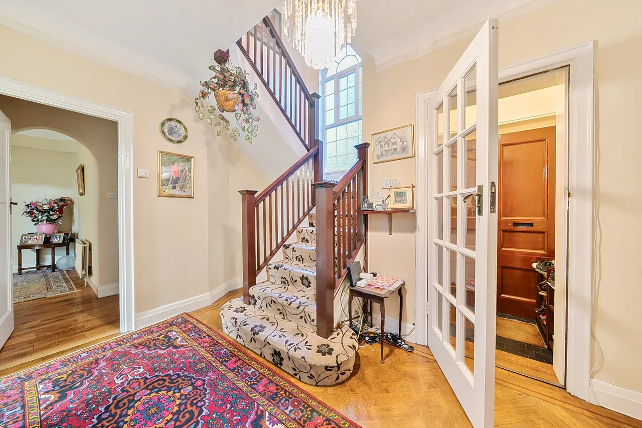 Copsem Drive, Esher, KT10, photo 8