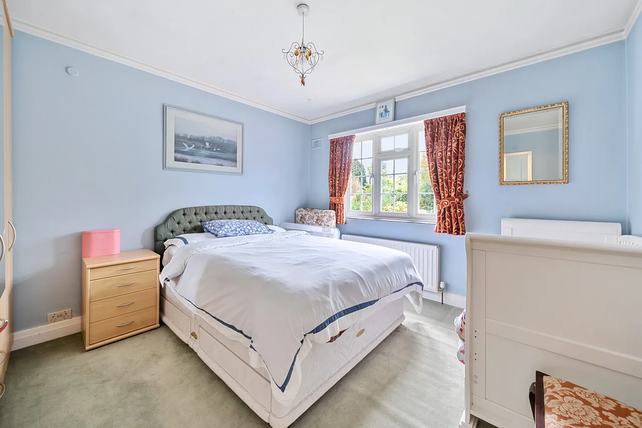 Copsem Drive, Esher, KT10, photo 10