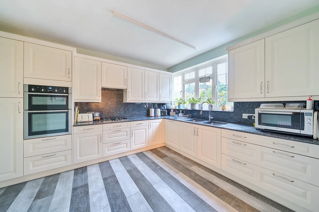 Copsem Drive, Esher, KT10, photo 4