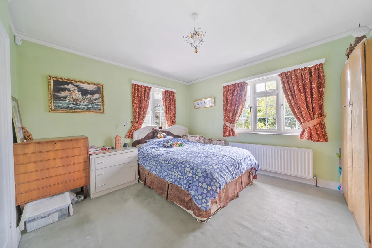 Copsem Drive, Esher, KT10, photo 9
