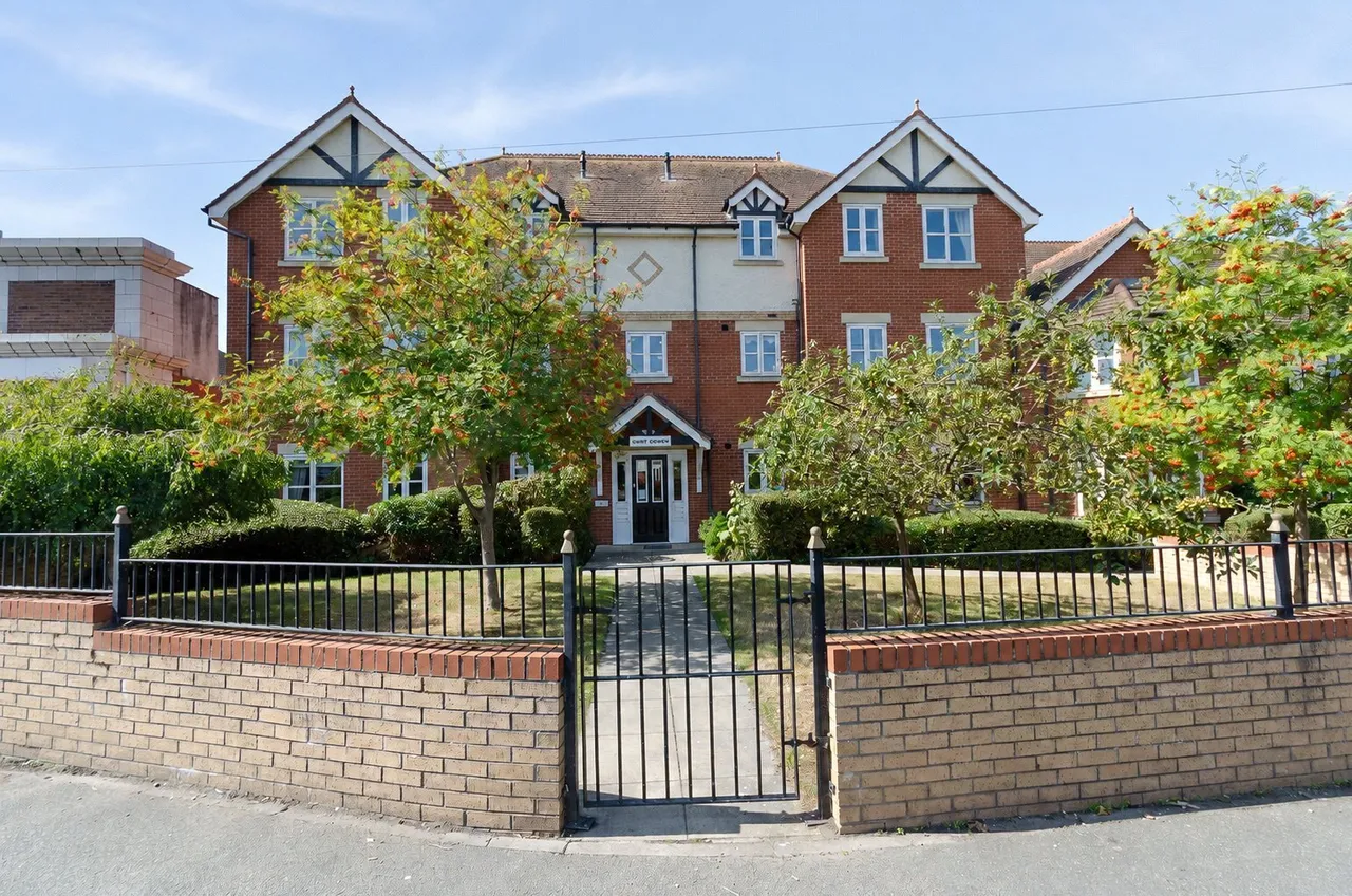 2 bed flat for sale, Penrhyn Avenue, Rhos on Sea