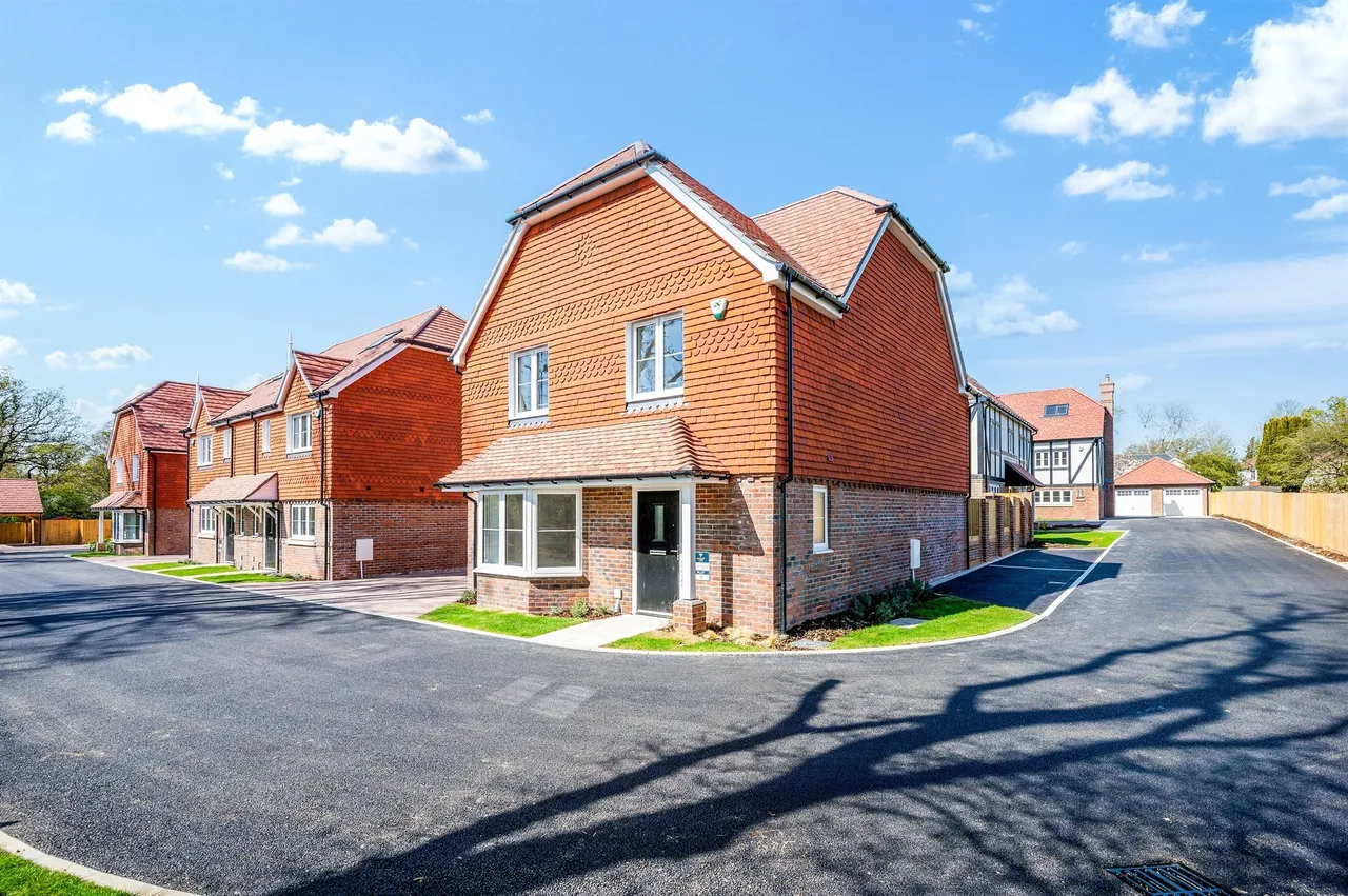 4 bed house for sale, Folders Lane, Burgess Hill, RH15