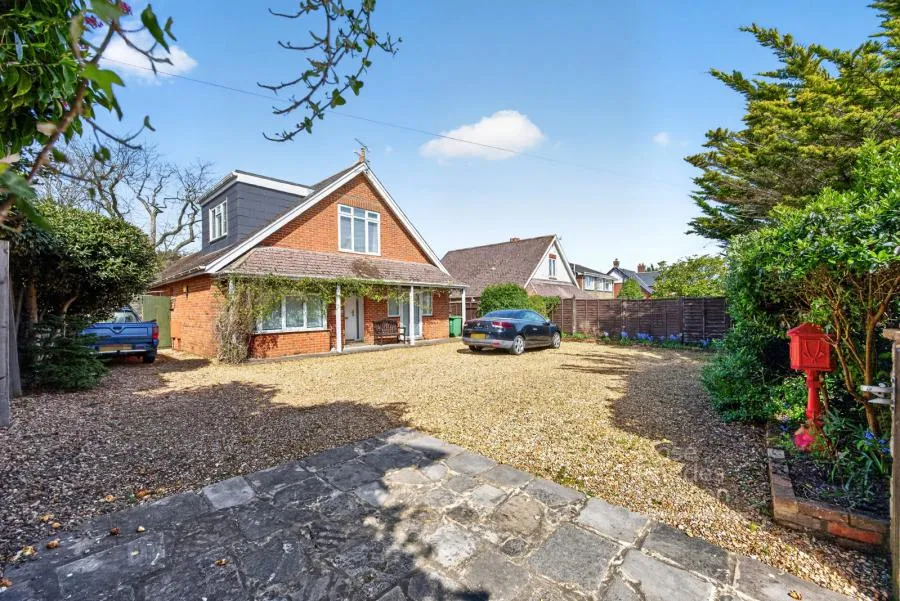 3 bed house for sale, High Street, Wootton Bridge, PO33