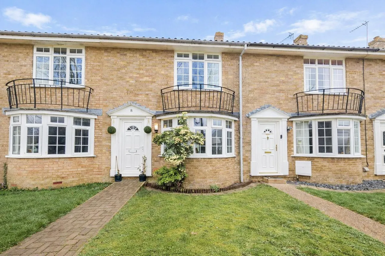 2 bed house for sale — Warburton Close, Uckfield, TN22 1TN