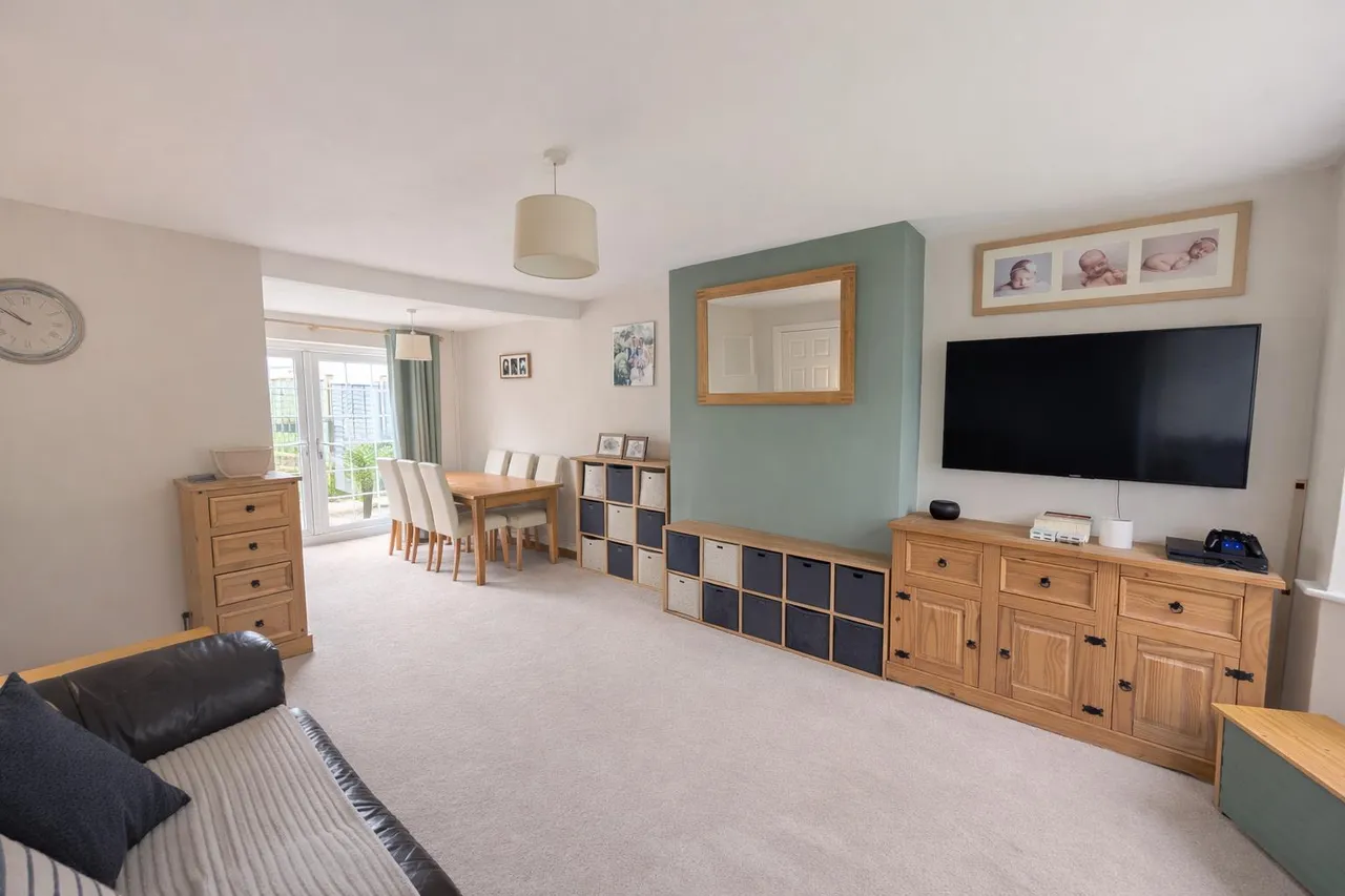 Warburton Close, Uckfield, TN22 1TN, photo 2