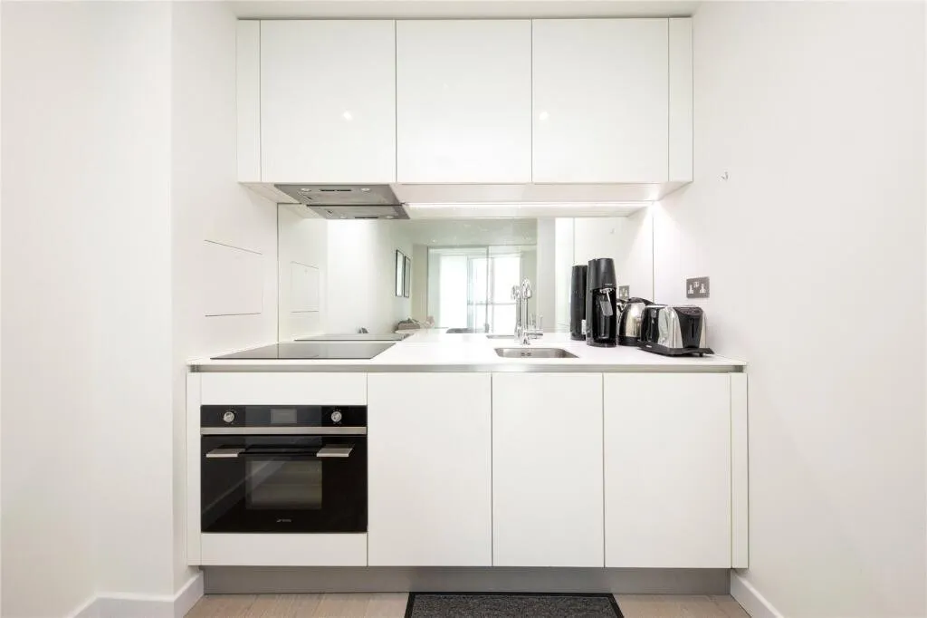 Wandsworth Road, Nine Elms, SW8, photo 4