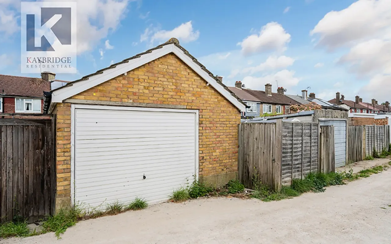 Vincent Avenue, Surbiton, KT5, photo 11