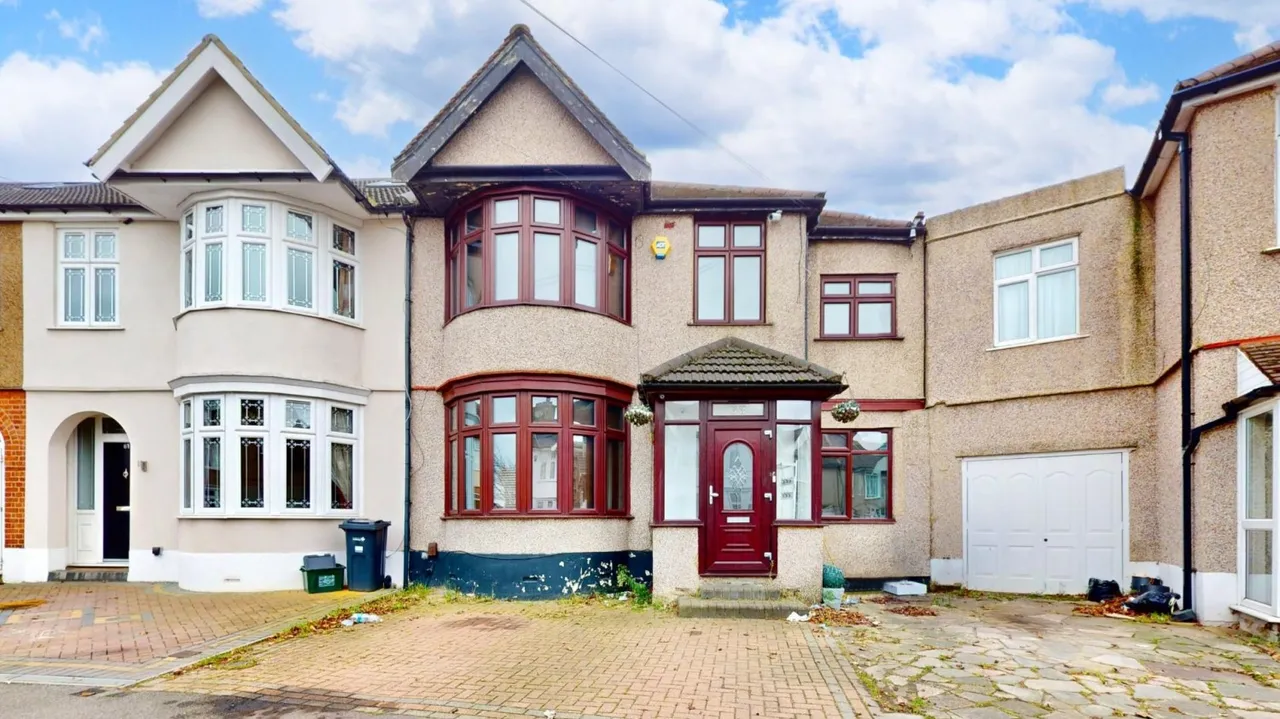 4 bed house for sale — Chudleigh Crescent, Ilford, IG3