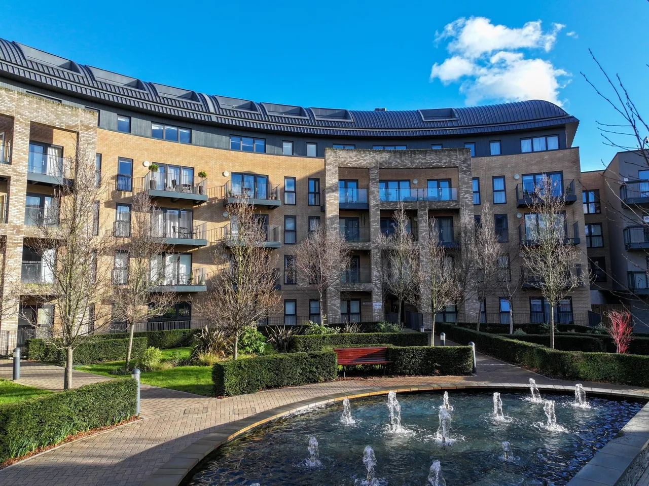 2 bed flat for sale — Royal Court, Stanmore HA7 1FT